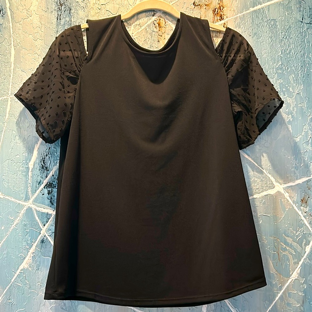 Adrianna Papell size M cold shouldered top